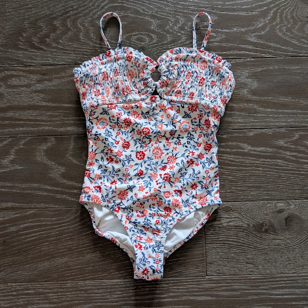3/$15 - Old Navy White Floral Swimsuit With Smocked Top Size Small 6-7